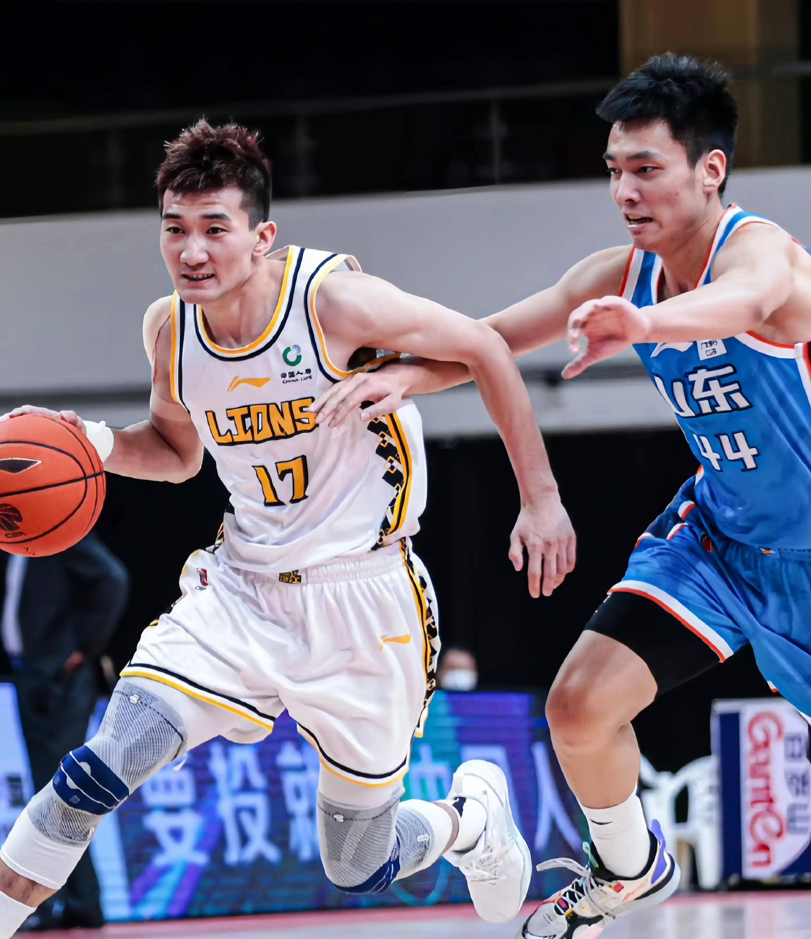 对手面前使 对手面前使