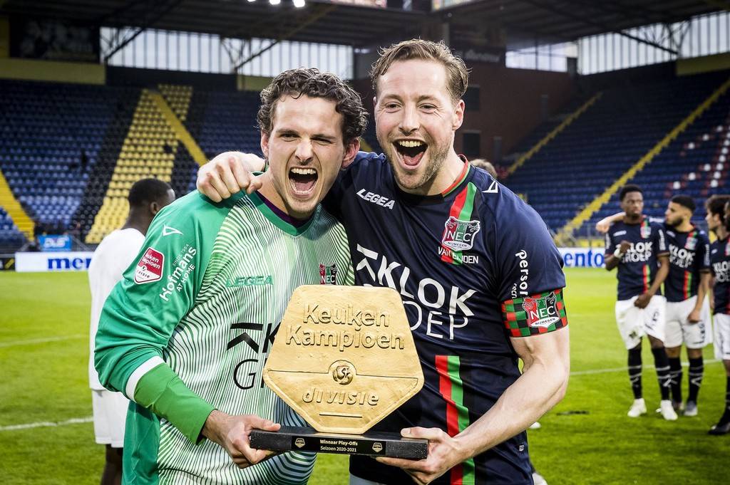 山东在篮板 山东在篮板