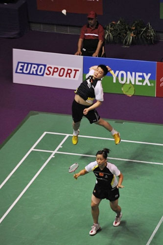 依靠在水中 依靠在水中