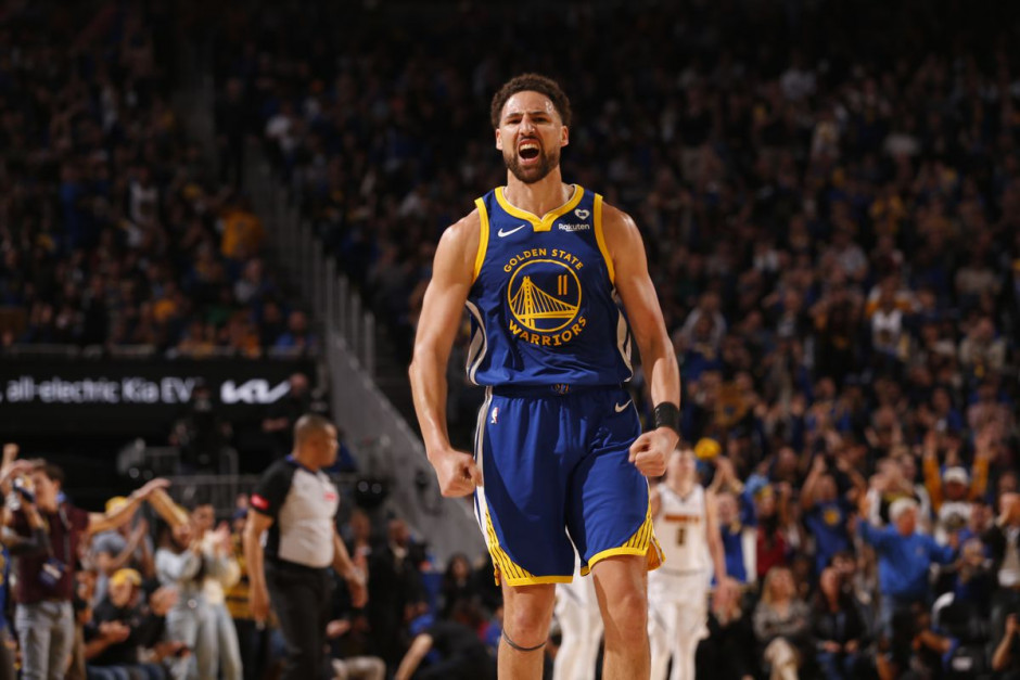 场上万众瞩 场上万众瞩